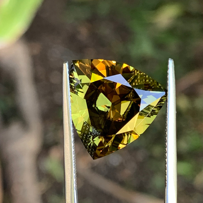 13.91ct Chartreuse Australian Sapphire, Trillion