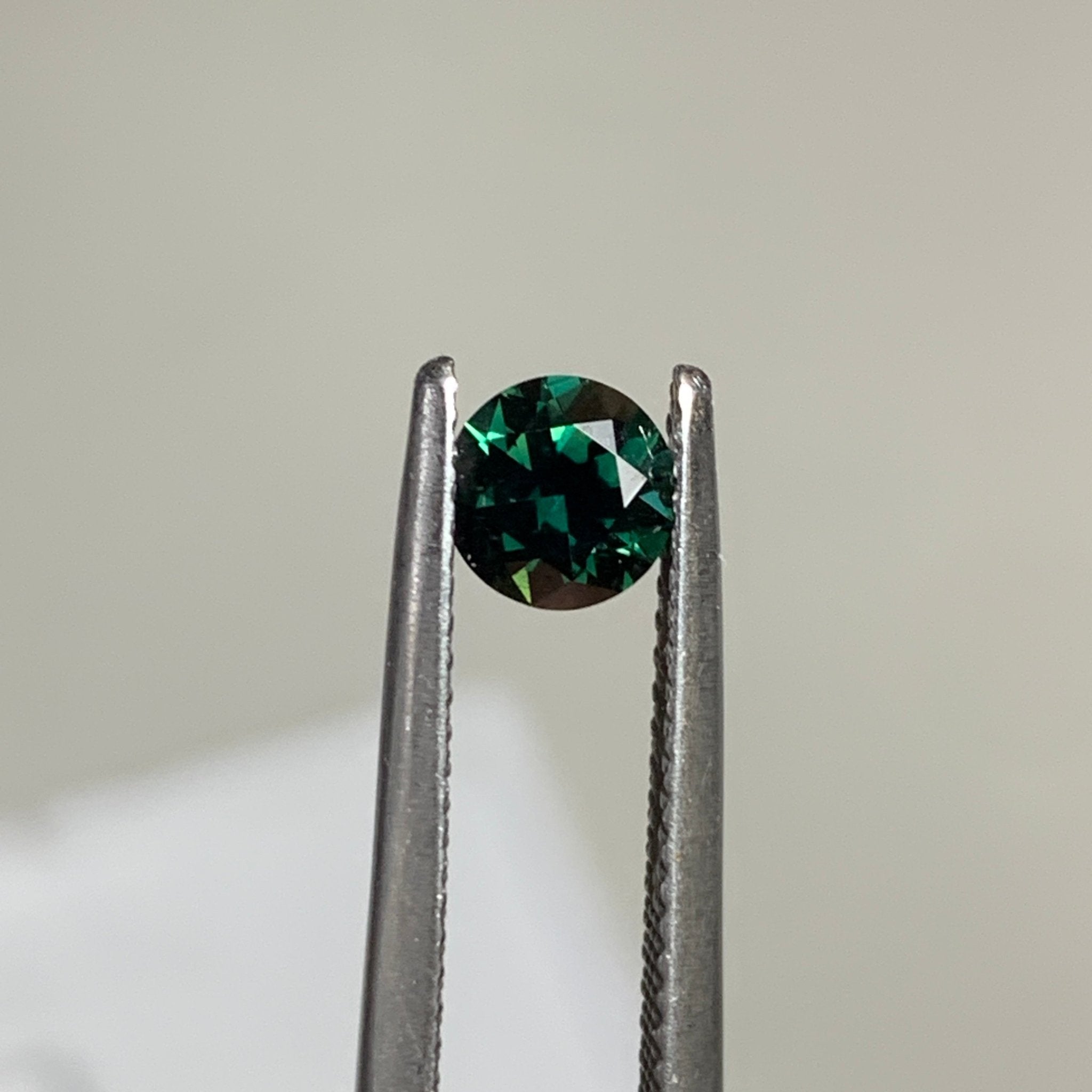 0.8ct Green Sapphire Round