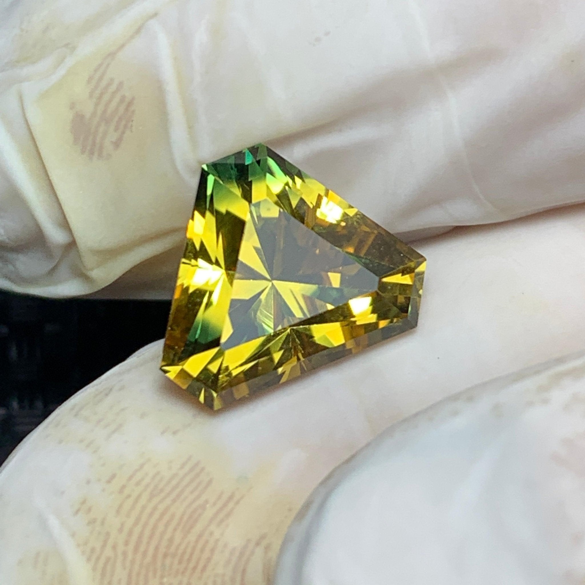 10.9ct Yellow Green Parti Sapphire Trillion