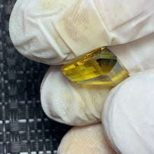10.9ct Yellow Green Parti Sapphire Trillion