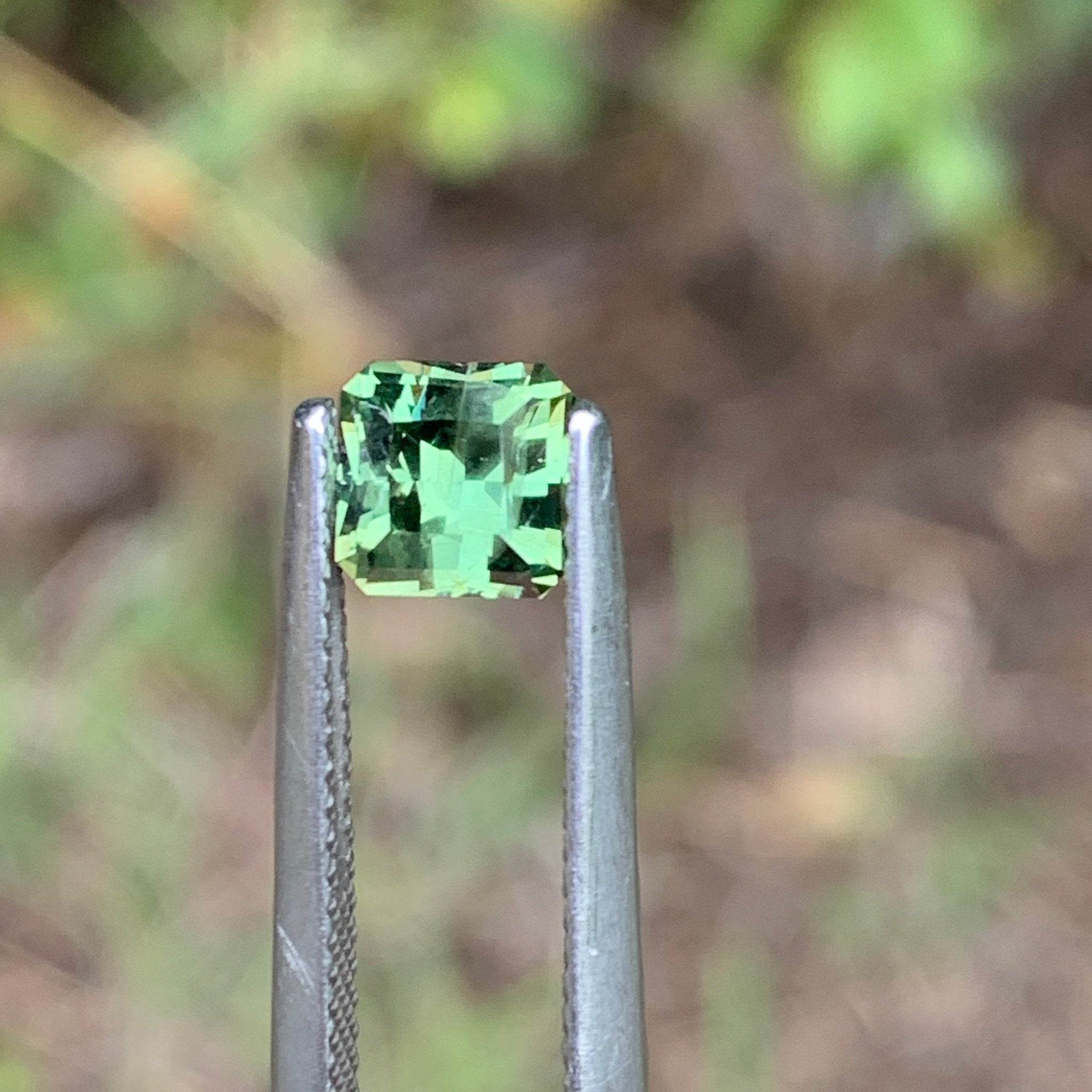 1.25ct Green Sapphire, Radiant