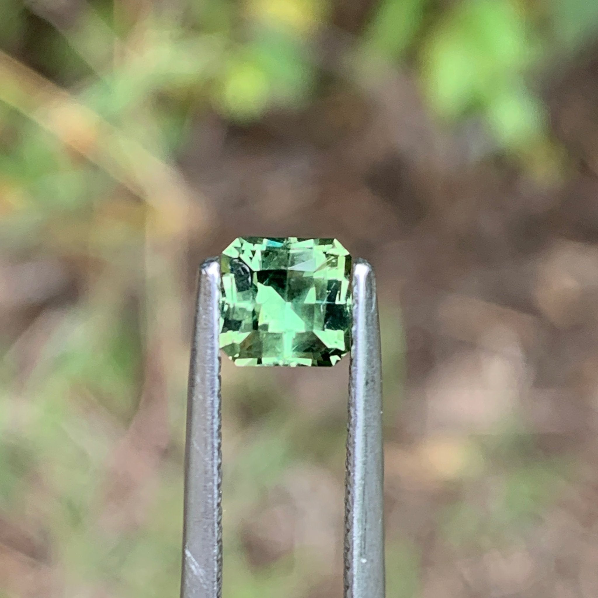 1.25ct Green Sapphire, Radiant