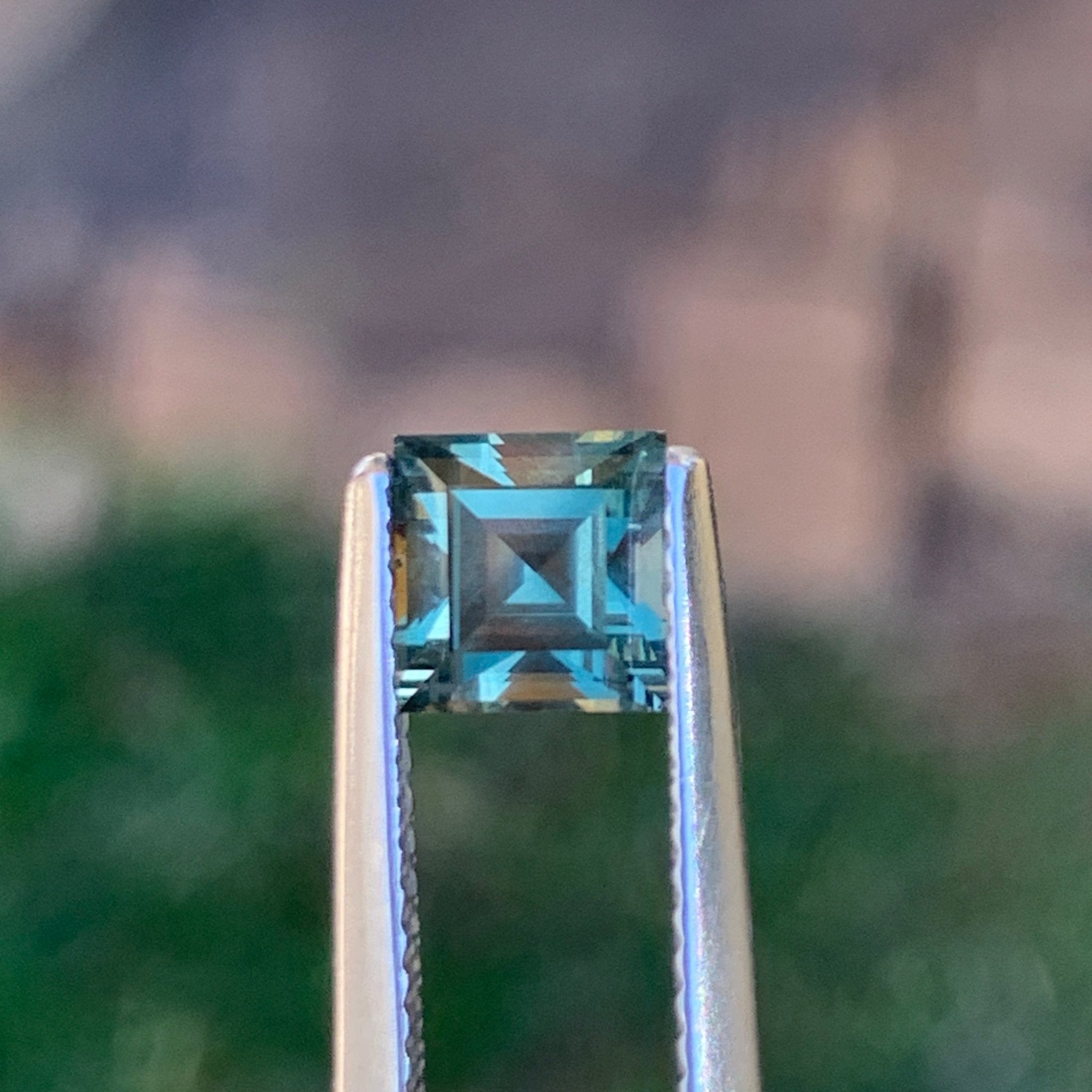 Saphir Bleu-vert Naturel D'Australie 6.2x5mm 0.69ct - Chauffé - P322