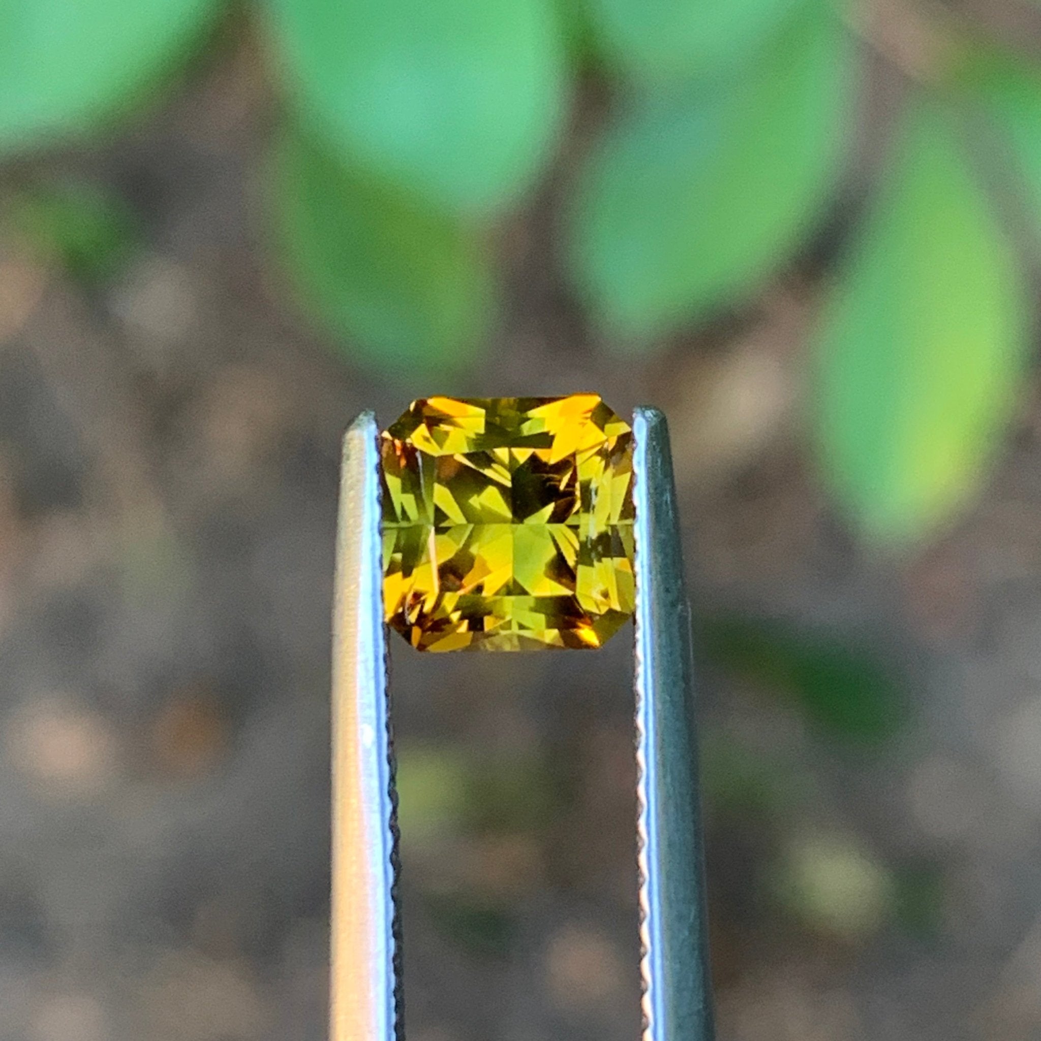 1.79ct Yellow/Green Bi Color Sapphire Parti Radiant