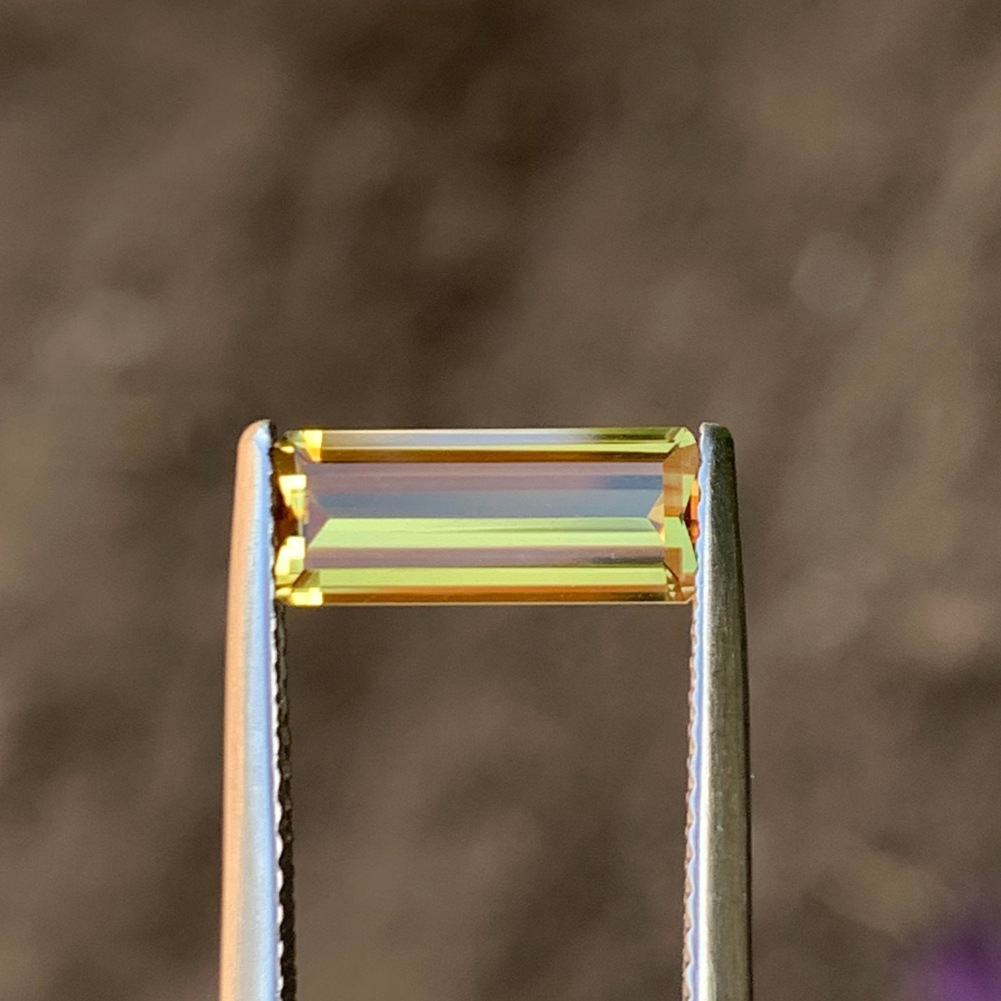 1.8ct Golden Yellow Sapphire, Baguette