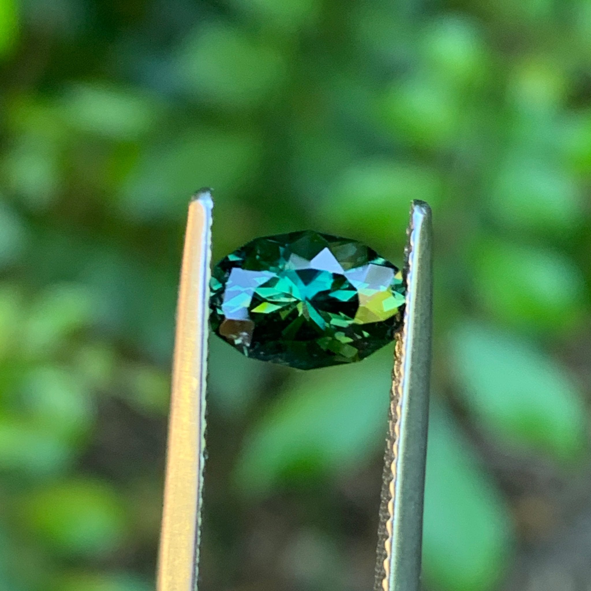 1.8ct Green Sapphire, Oval