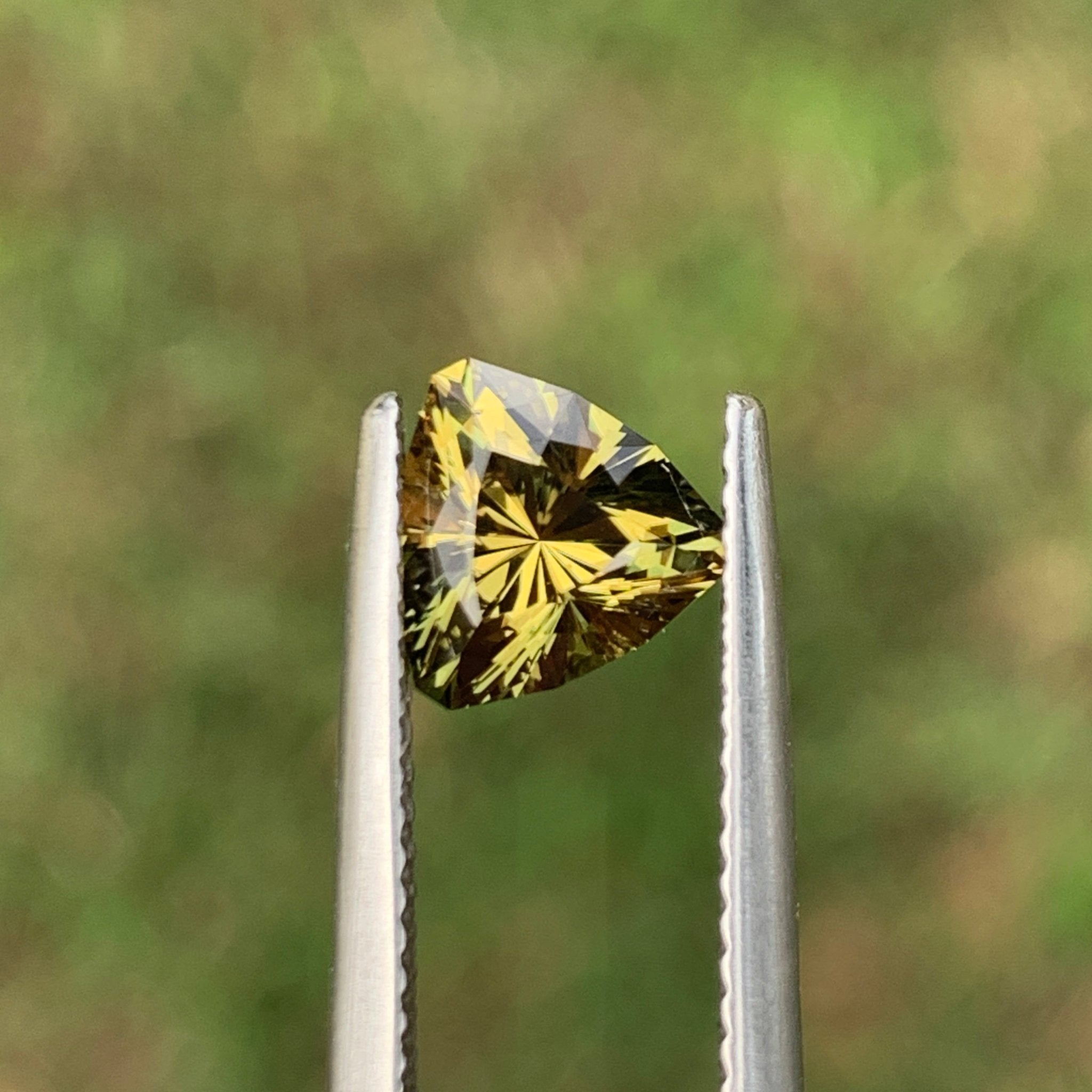 1.8ct Yellow Sapphire, Trillion