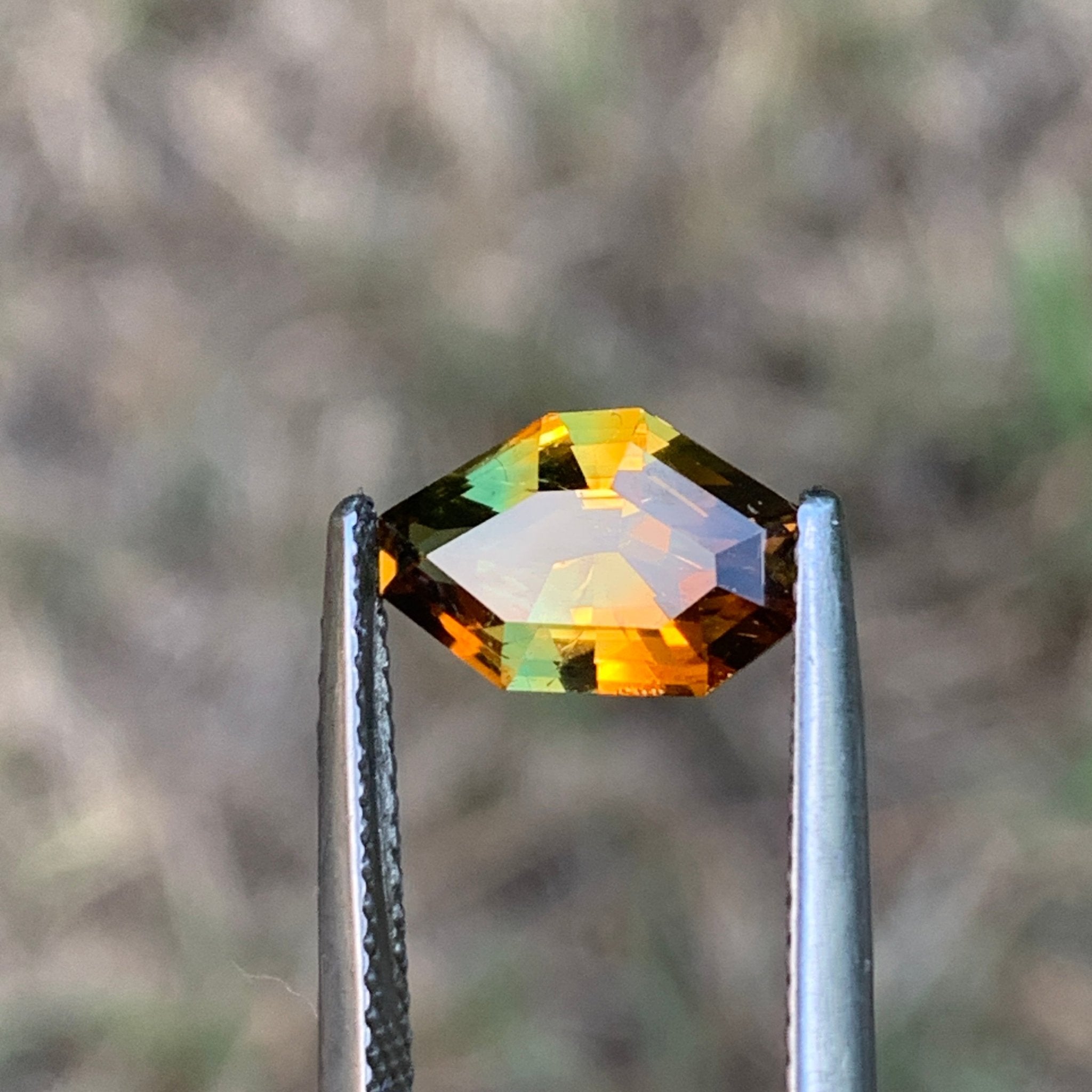 2.09ct Orange / Green Sapphire, Freeform