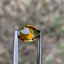 2.09ct Orange / Green Sapphire, Freeform