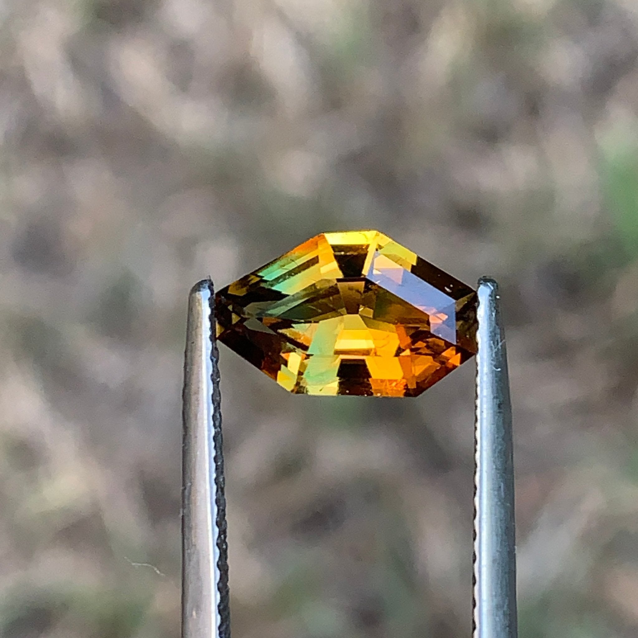 2.09ct Orange / Green Sapphire, Freeform