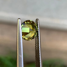 2.17ct Yellow/Green Parti Sapphire, Round