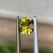 2.17ct Yellow/Green Parti Sapphire, Round