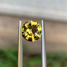 2.17ct Yellow/Green Parti Sapphire, Round