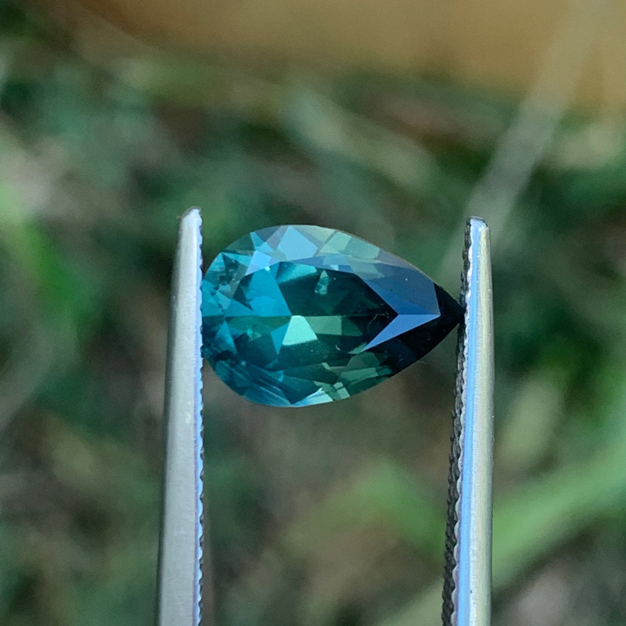 Saphir bleu verdâtre naturel de 0,78 ct, 6,5 x 4,8 mm, taille