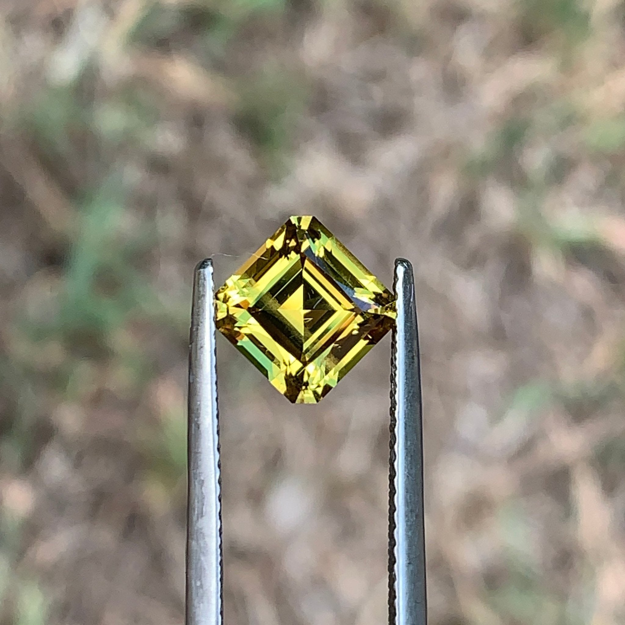 2.87ct Yellow Green Sapphire Octagon