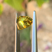 3.08ct Yellow Parti Sapphire, Shield