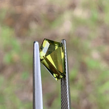 3.0ct Chartreuse Sapphire, Coffin