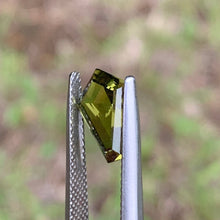 3.0ct Chartreuse Sapphire, Coffin