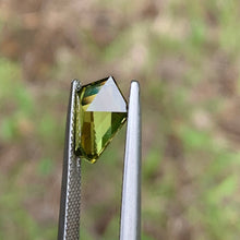3.0ct Chartreuse Sapphire, Coffin