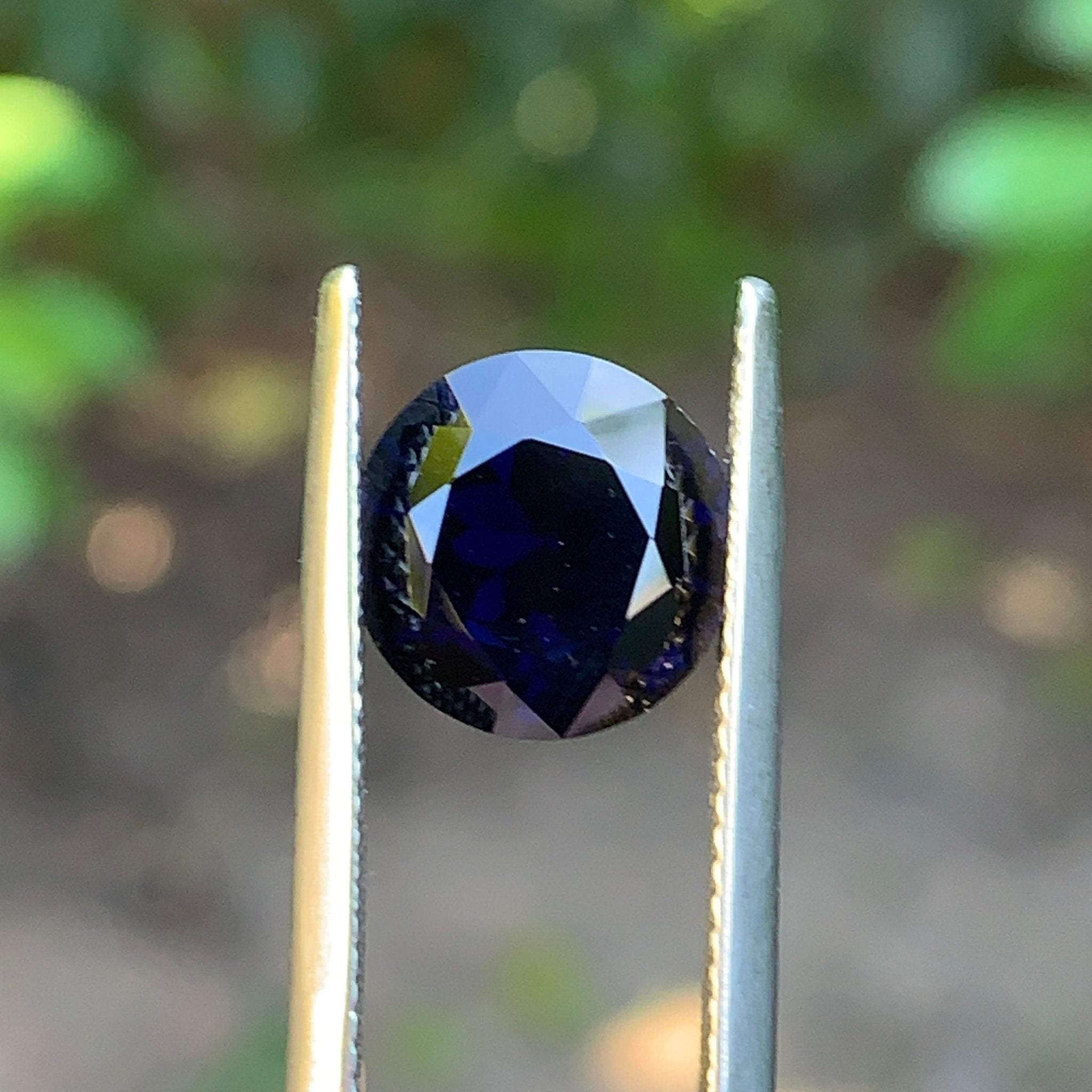 4.1ct Dark Blue Sapphire, Round