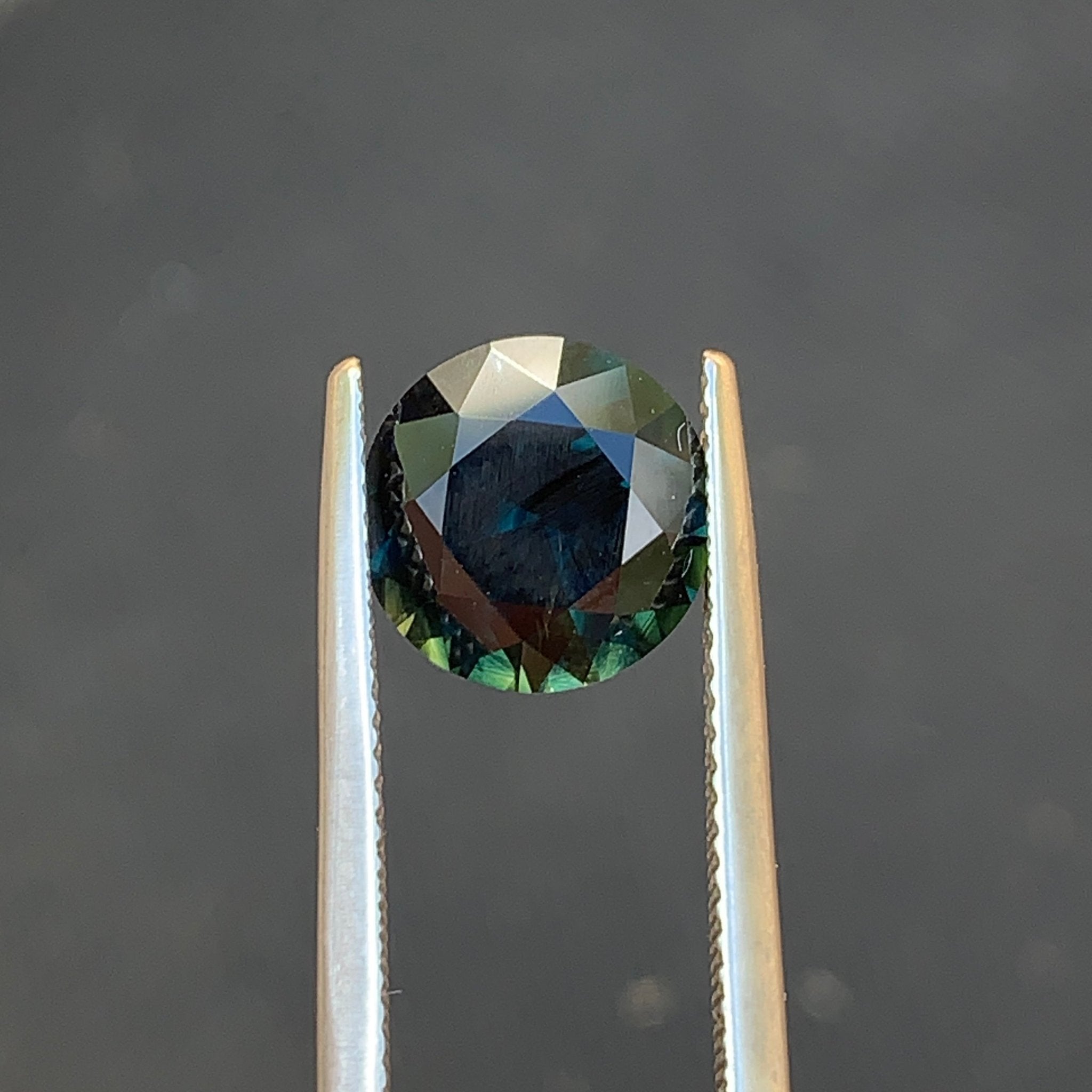 4.27ct Dark Parti Sapphire Round