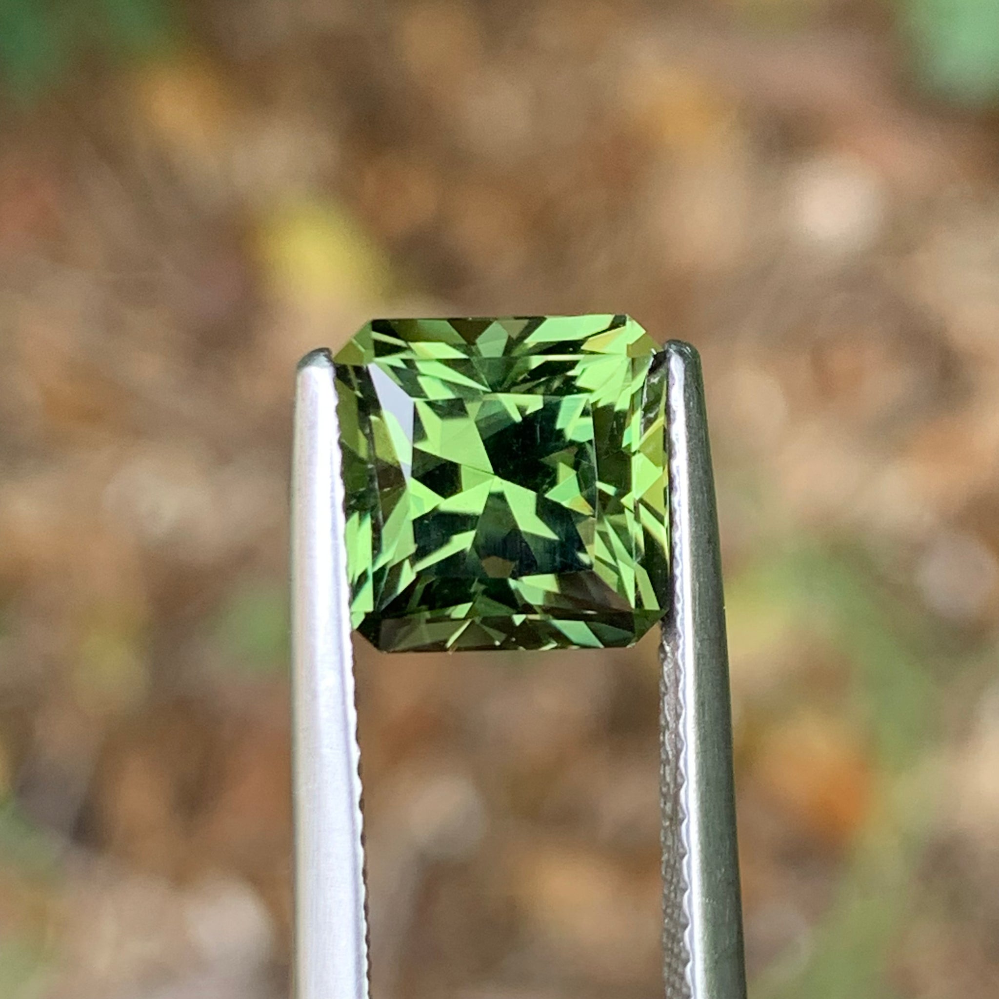 4.9ct Green Sapphire, Radiant