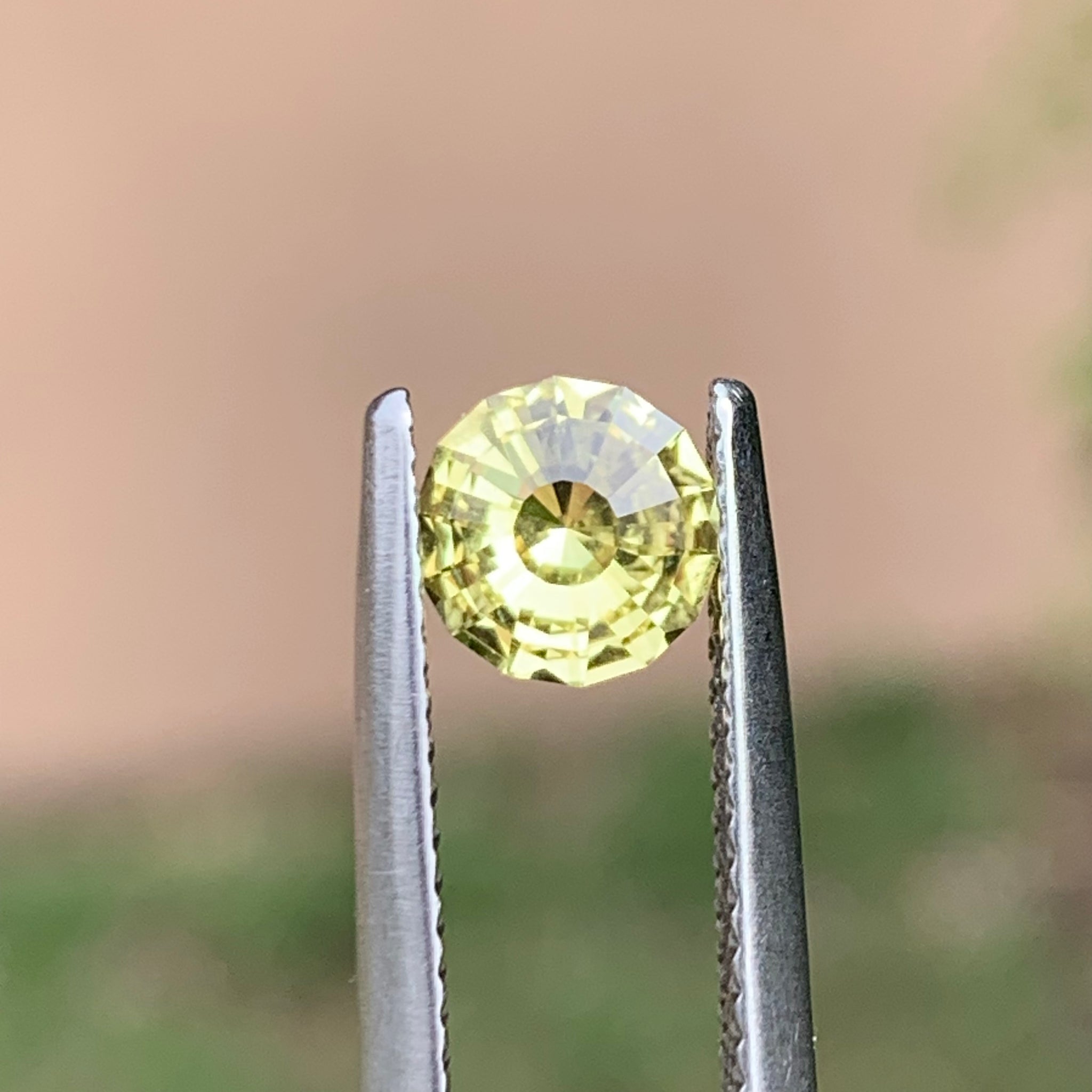 0.95ct Yellow Sapphire, Round