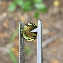 4.1ct Chartreuse Green Australian Sapphire, Oval