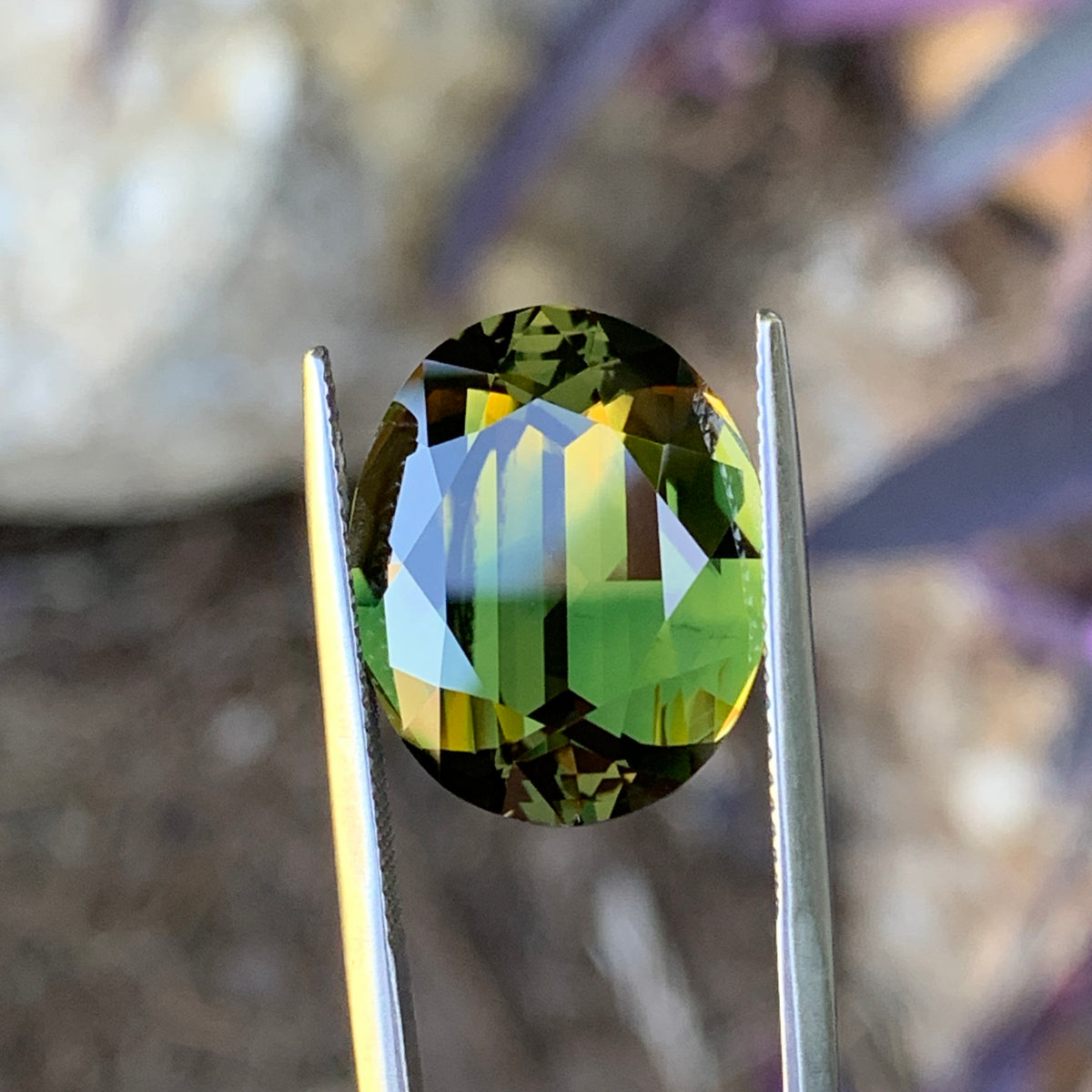 18.76ct Wattle Parti Australian Sapphire, Oval