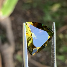 13.91ct Chartreuse Australian Sapphire, Trillion