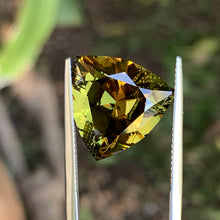 13.91ct Chartreuse Australian Sapphire, Trillion