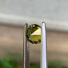 2.17ct Yellow/Green Parti Sapphire, Round
