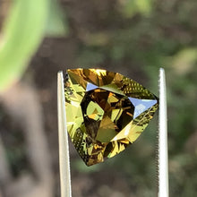 13.91ct Chartreuse Australian Sapphire, Trillion