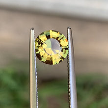 2.17ct Yellow/Green Parti Sapphire, Round
